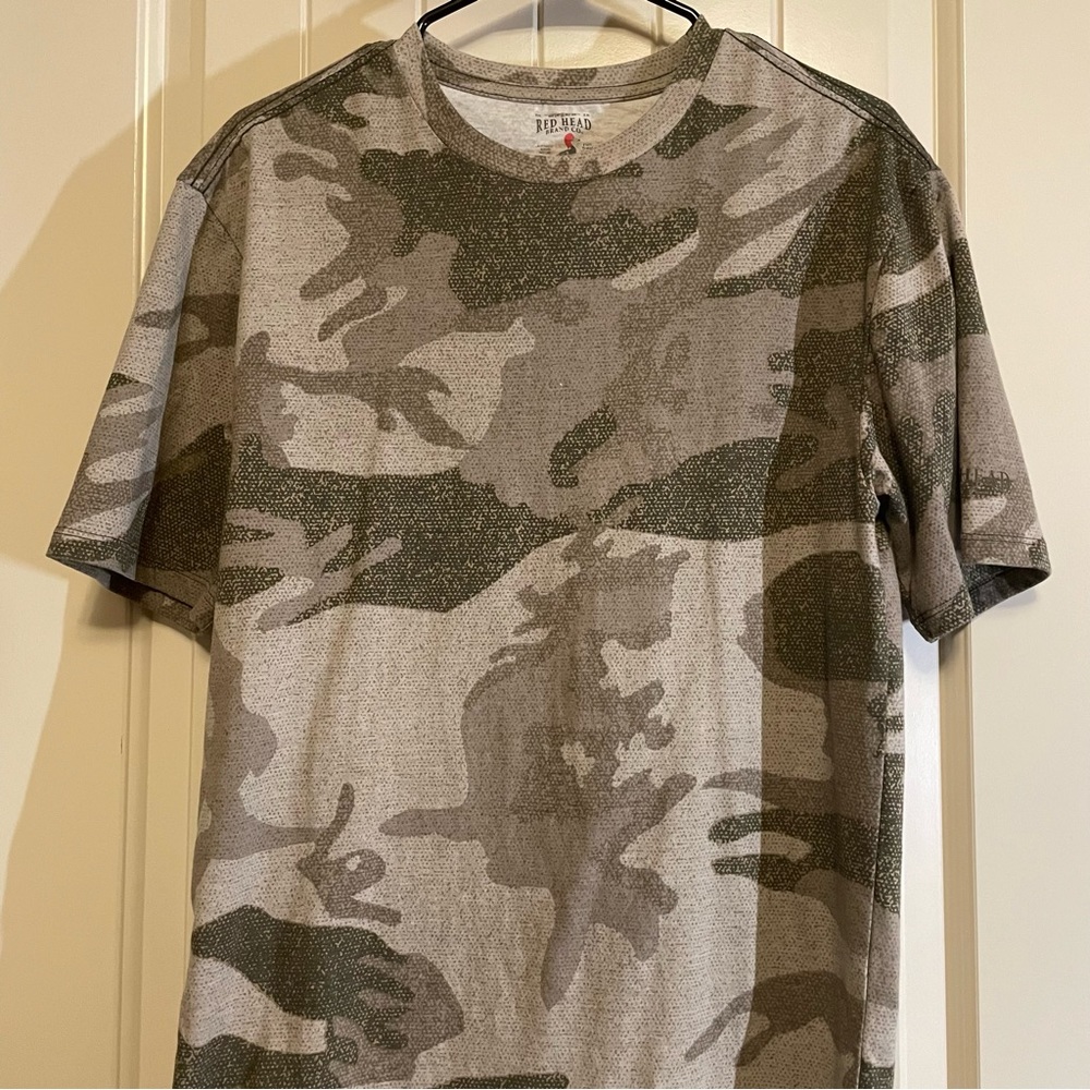Mens camo Cabela’s T-shirt small